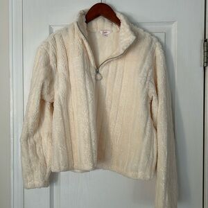 Candies sweatshirt. Size medium. Good condition